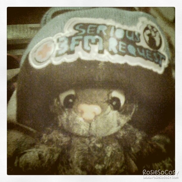 Junior wearing the 3FM Serious Request beanie